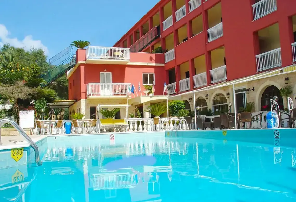 Hotel Oasis (Perama)