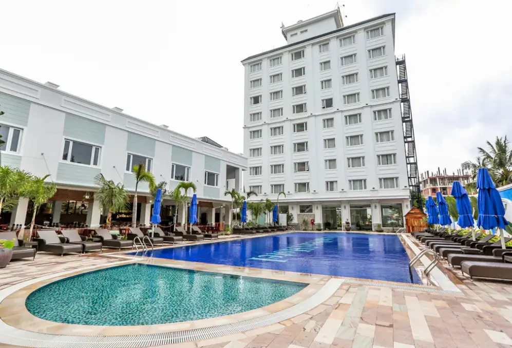 Basen w hotelu Ocean Pearl