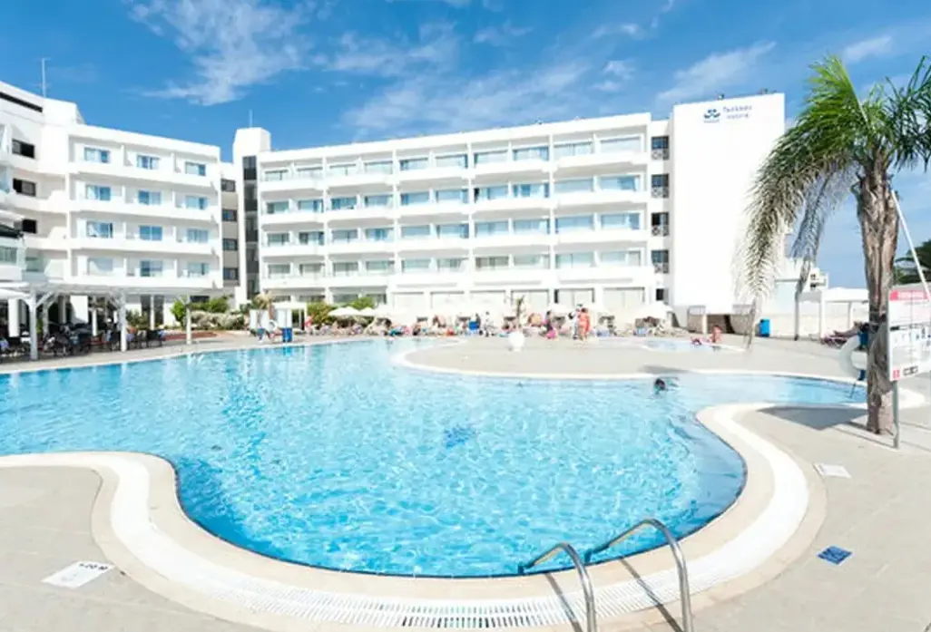 Hotel Odessa Beach w Cypr (Ayia Napa) - oferta last minute