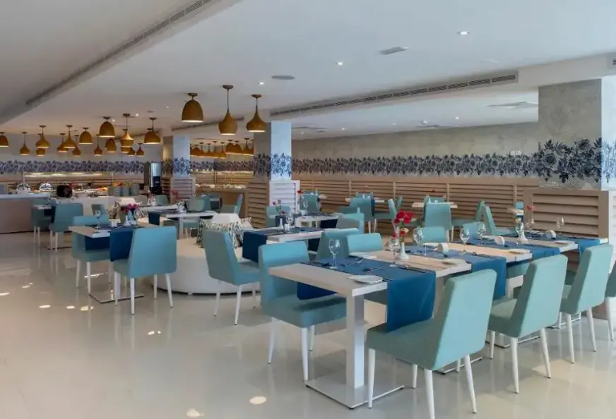 Restauracja i jedzenie w hotelu Odessa Beach