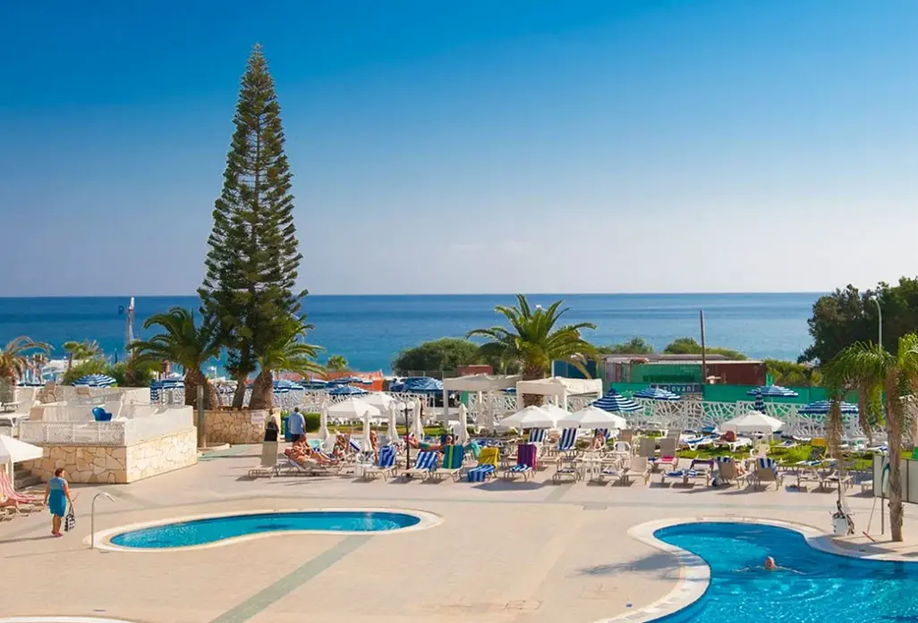 Basen w hotelu Odessa Beach