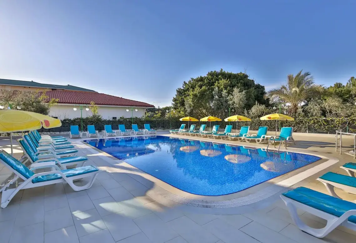 Basen w hotelu Oji Beach