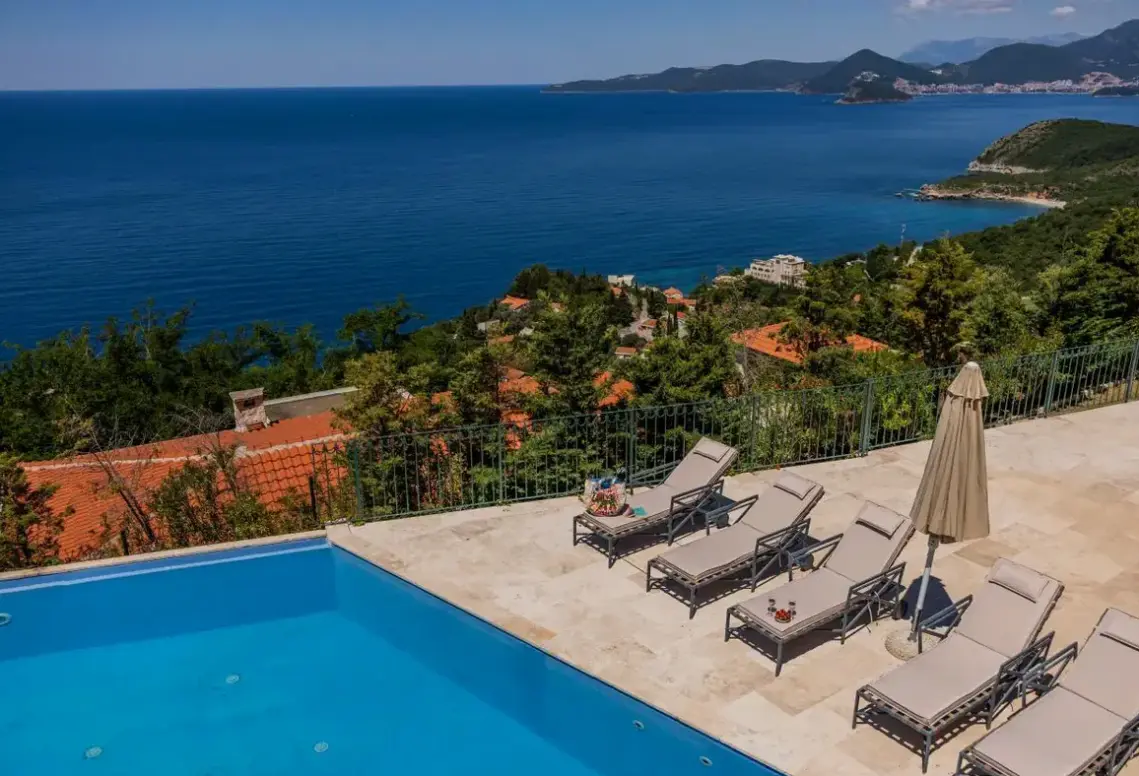 Basen w hotelu Olive Resort