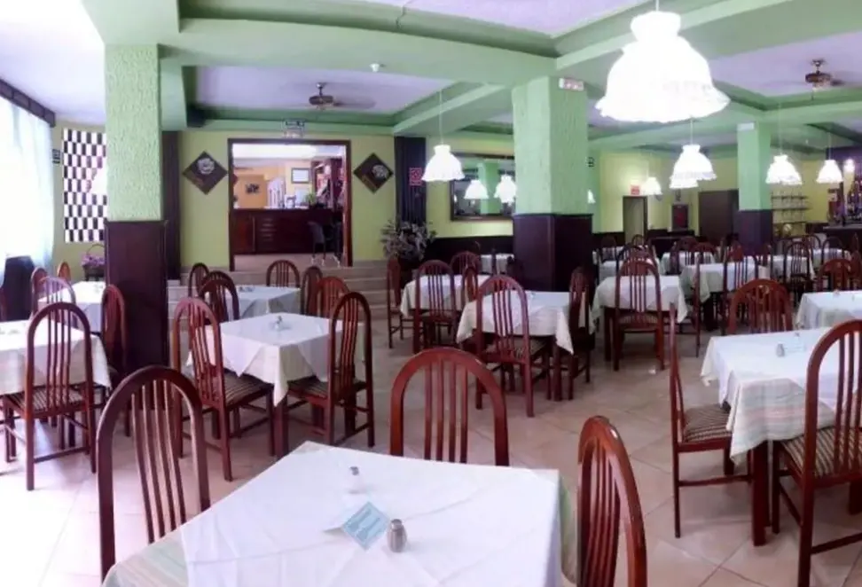 Restauracja i jedzenie w hotelu Park Plaza Apartamentos