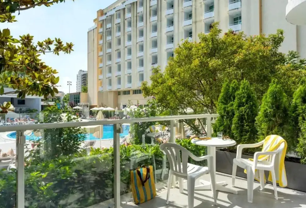 Basen w hotelu Perla (Sunny Beach)