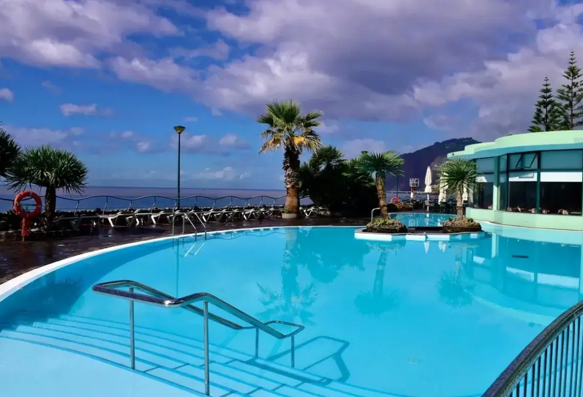Basen w hotelu Pestana Bay Ocean