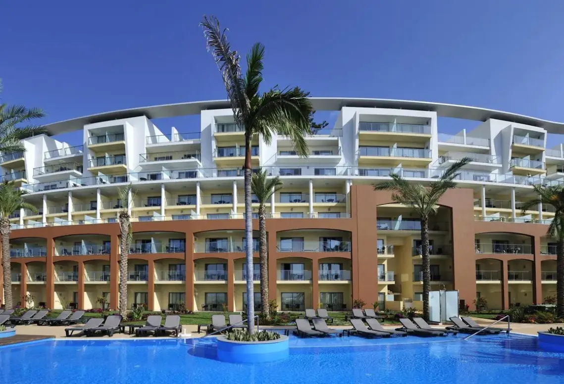 Basen w hotelu Pestana Promenade