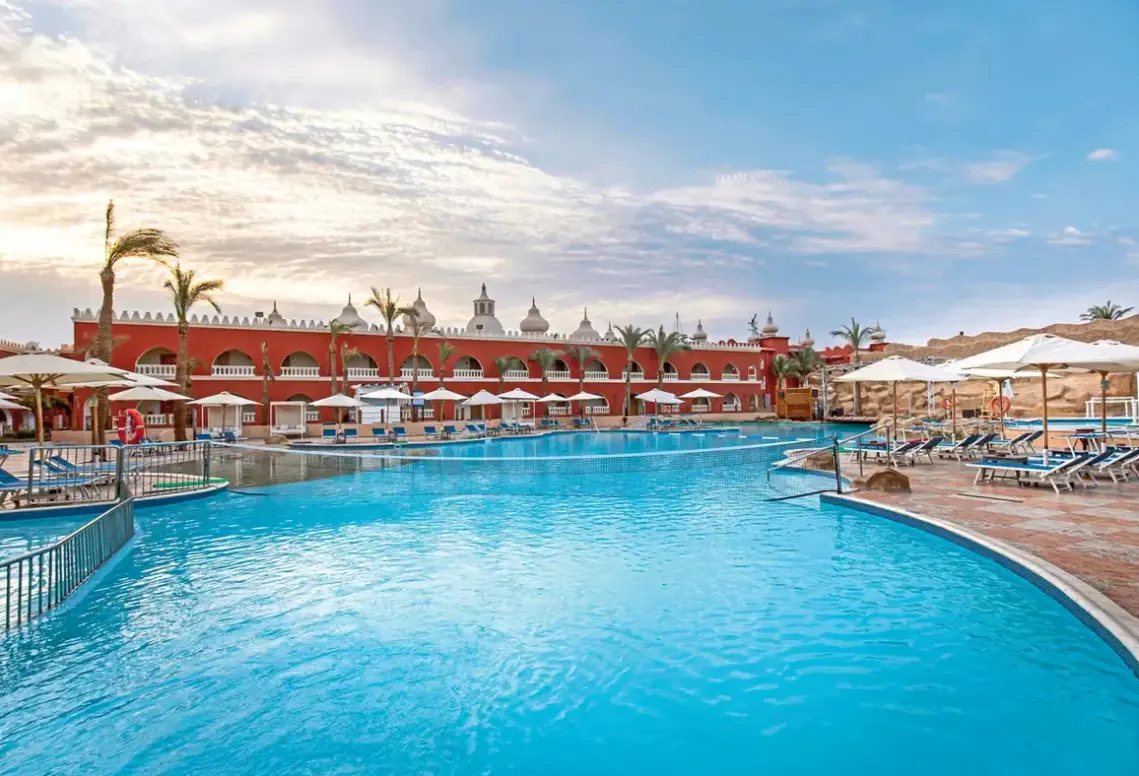 Basen w hotelu Pickalbatros Alf Leila Wa Leila Resort Neverland