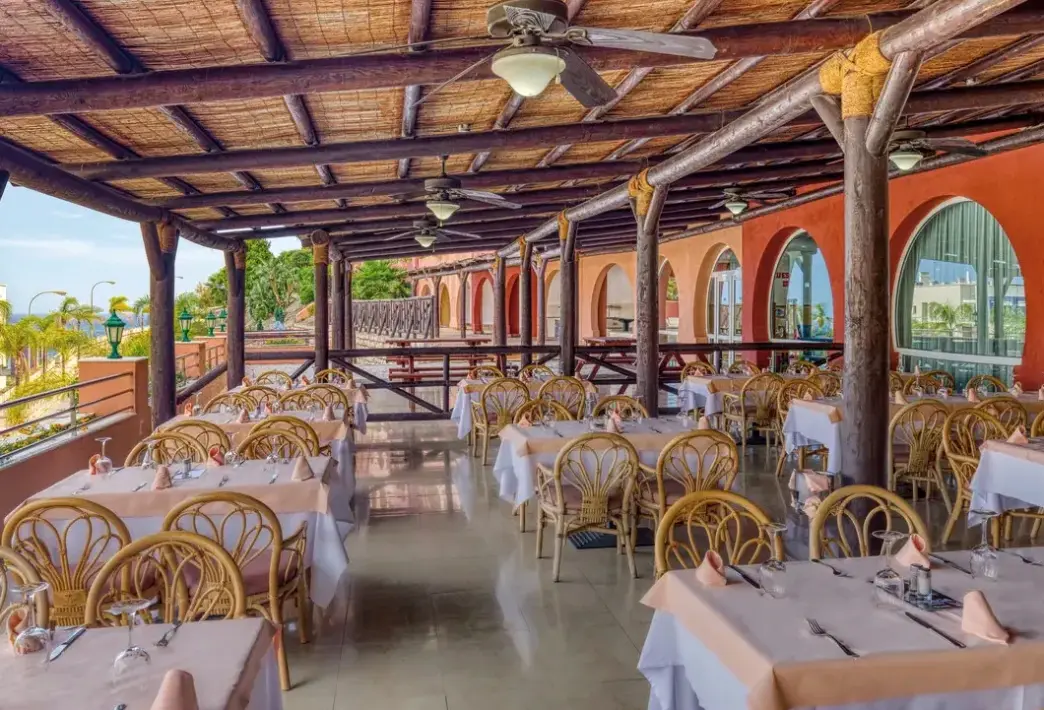 Restauracja i jedzenie w hotelu Playacalida