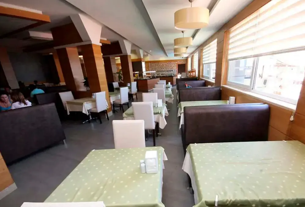 Restauracja i jedzenie w hotelu Point Beach (ex. Mehtap Beach)