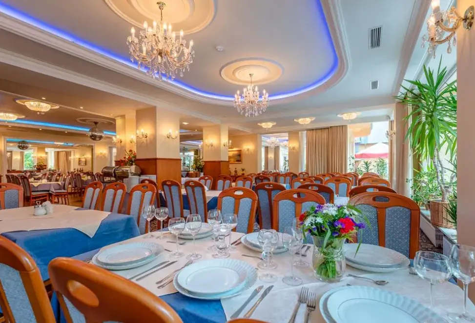 Restauracja i jedzenie w hotelu Polaris