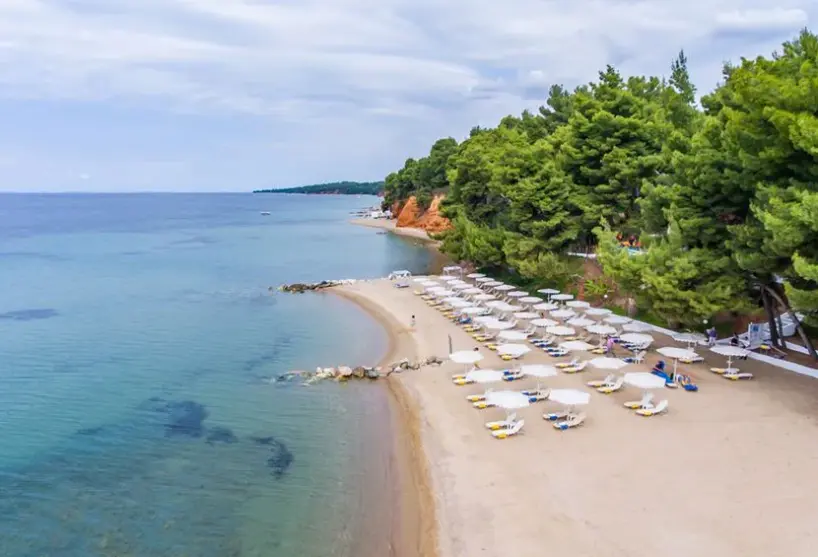 Plaża przy hotelu Porfi Beach