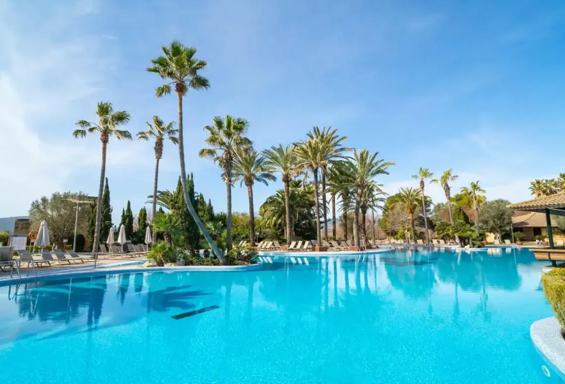 Basen w hotelu Port Blue Club Pollentia Resort & Spa