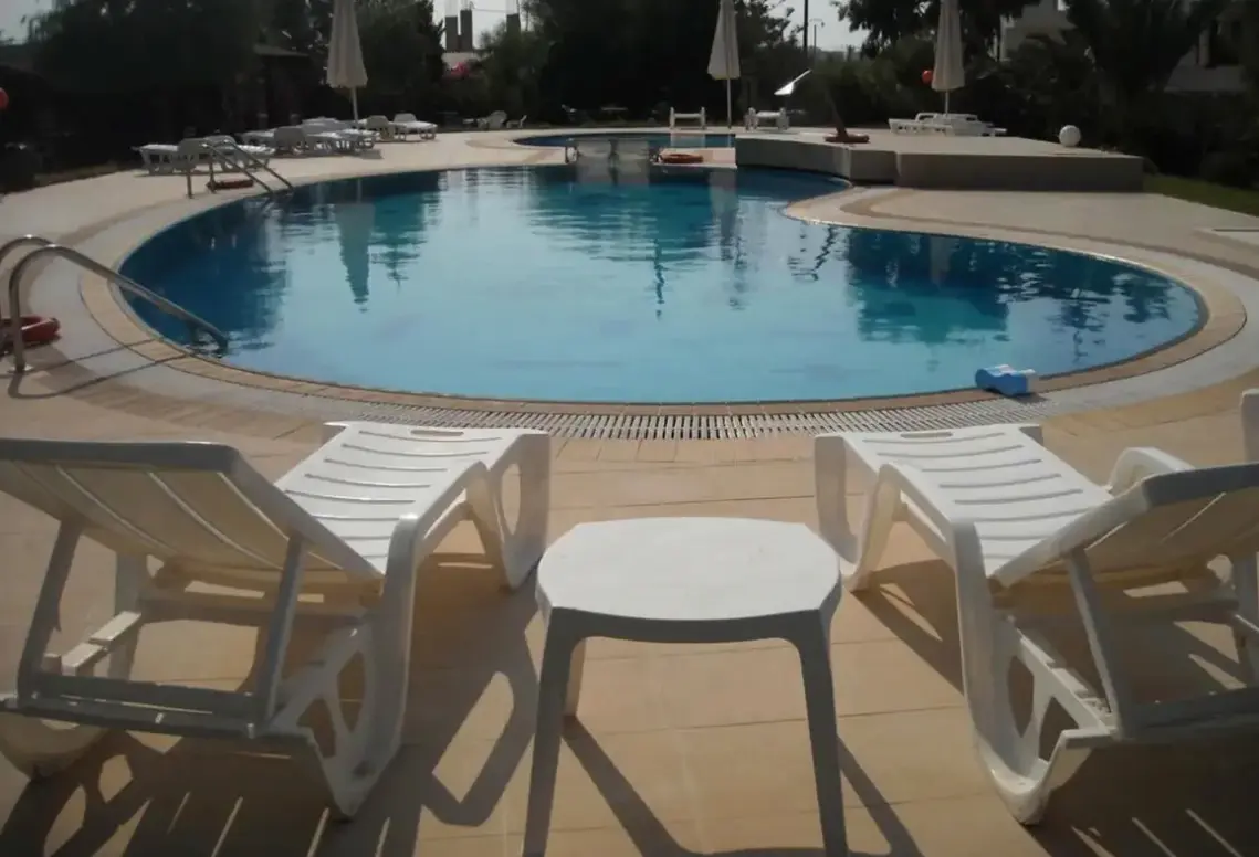 Basen w hotelu Portokali Apartments
