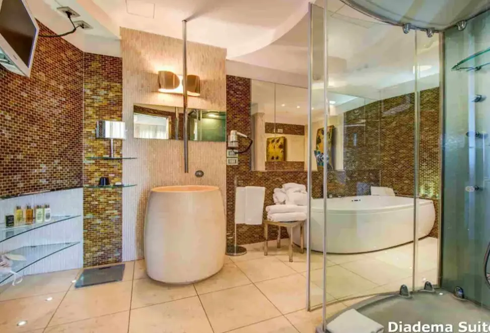 Łazienka w pokoju hotelu Premier & Suites