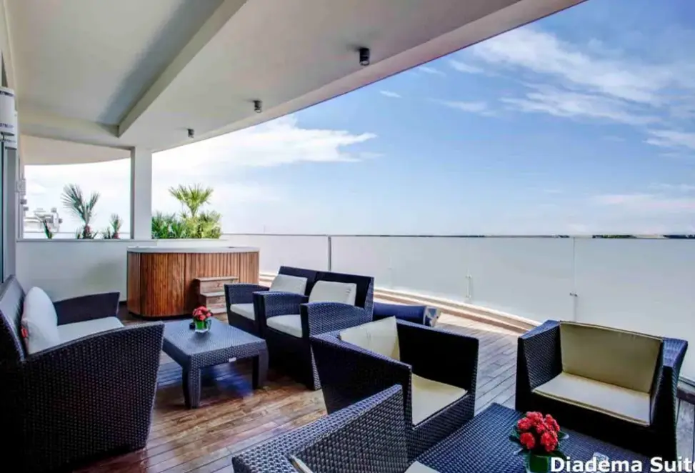 Widok z hotelu Premier & Suites