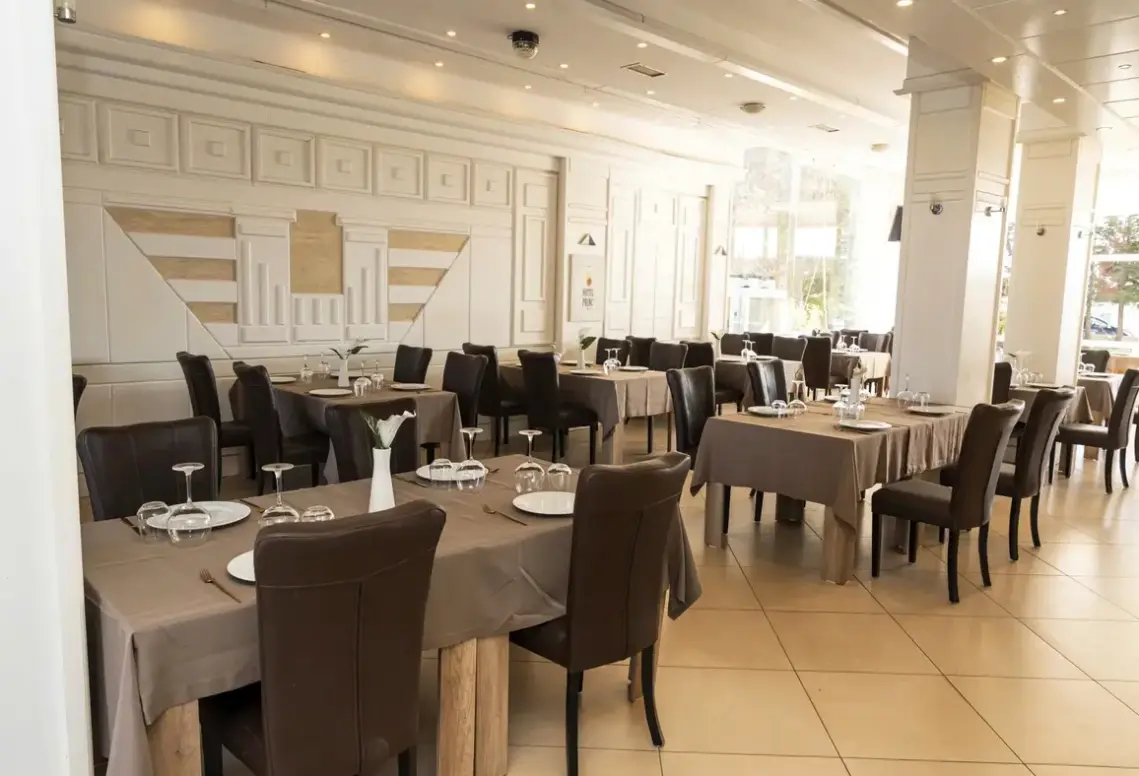 Restauracja i jedzenie w hotelu Princ (Durres)