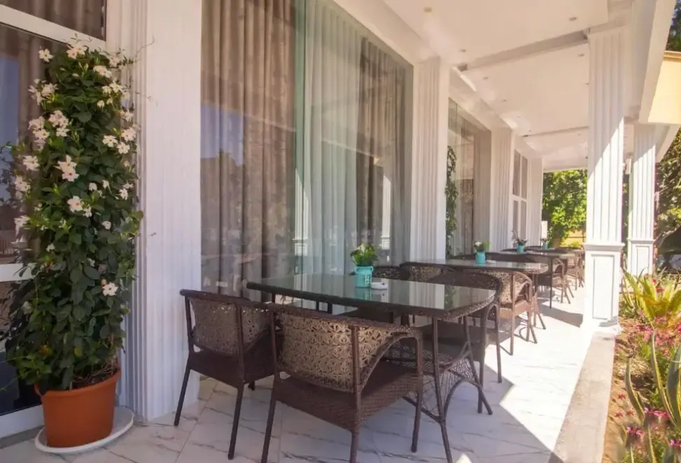 Restauracja i jedzenie w hotelu Princ (Durres)