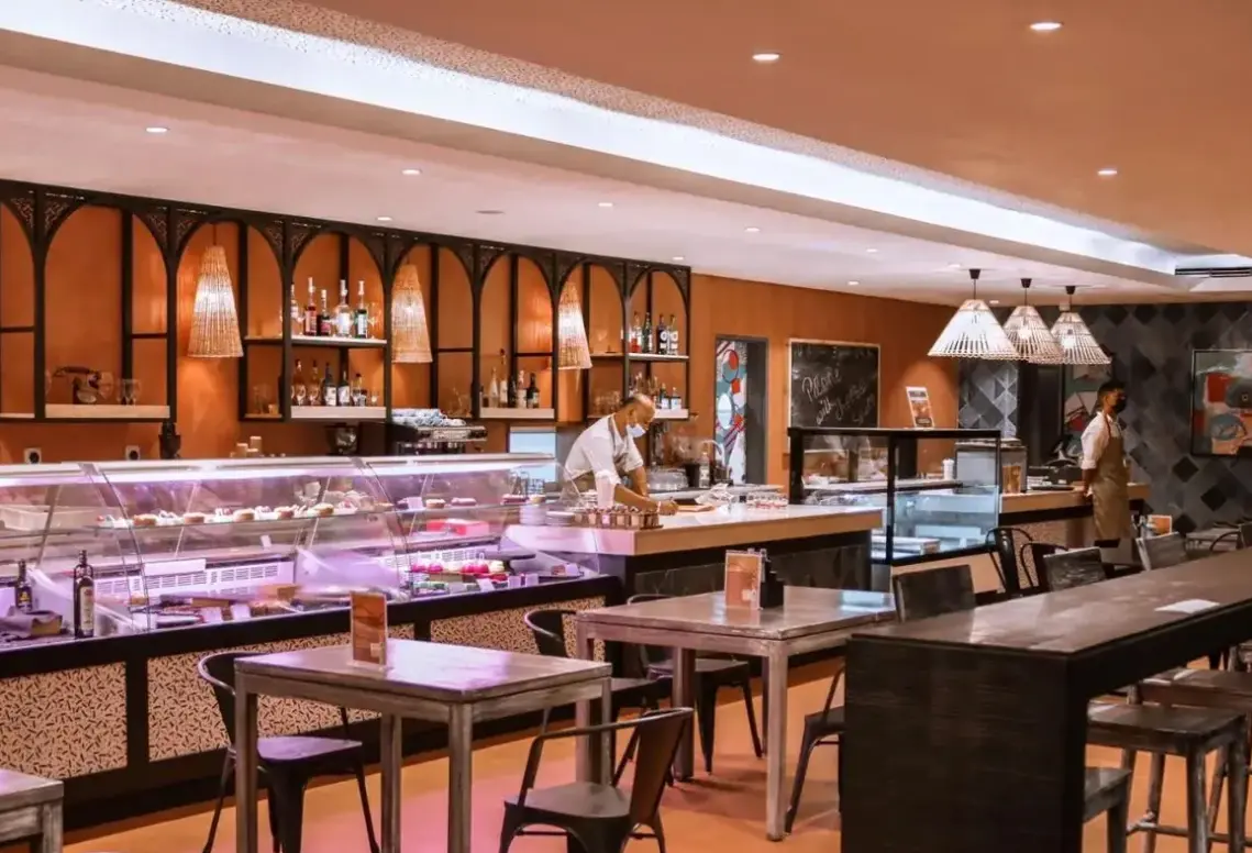 Restauracja i jedzenie w hotelu Radisson Blu Azuri Resort & Spa (ex Haute Rive)