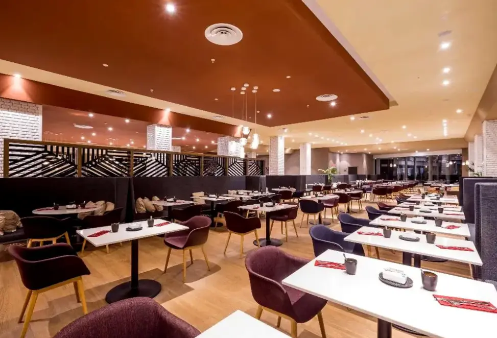 Restauracja i jedzenie w hotelu Radisson Blu Resort Mogan