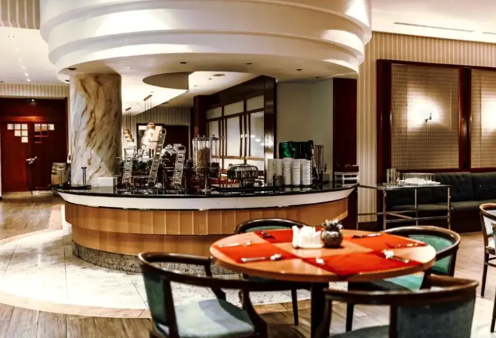 Restauracja i jedzenie w hotelu Rahat Palace