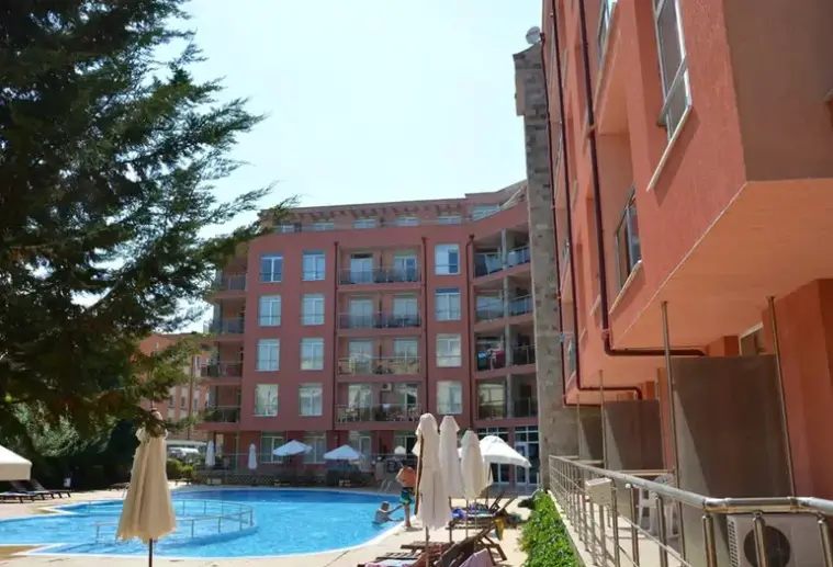Basen w hotelu Rainbow 2 Aparthotel Holiday Complex