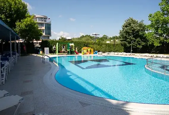Basen w hotelu Regatta Palace