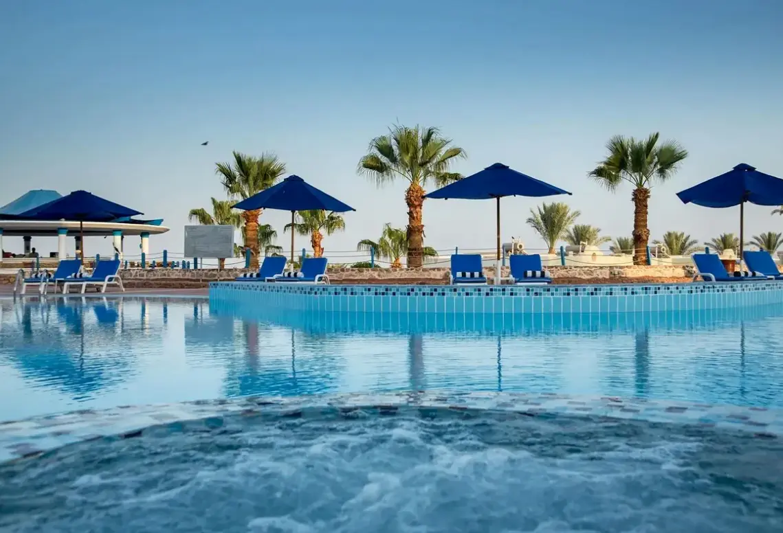 Basen w hotelu Renaissance Golden View Beach Resort by Marriott