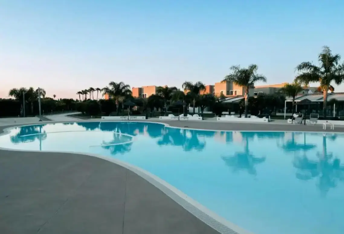 Basen w hotelu Residence Archimede