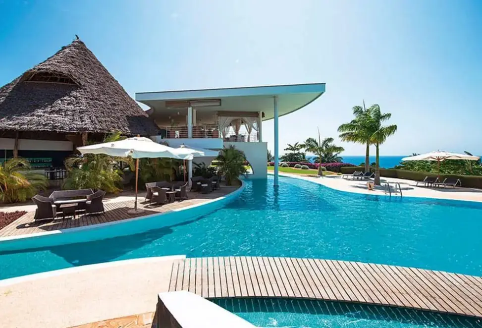 Basen w hotelu Riu Palace Zanzibar (ex Hideaway of Nungwi Resort)