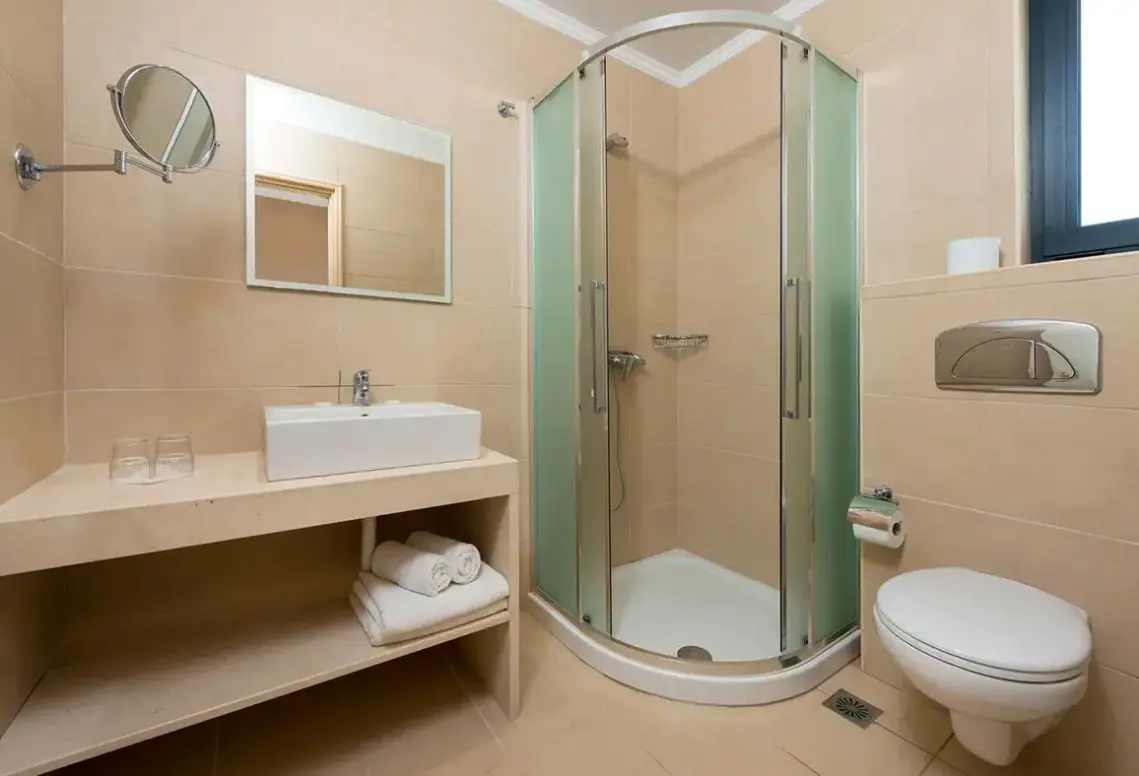 Łazienka w pokoju hotelu Rodos Star