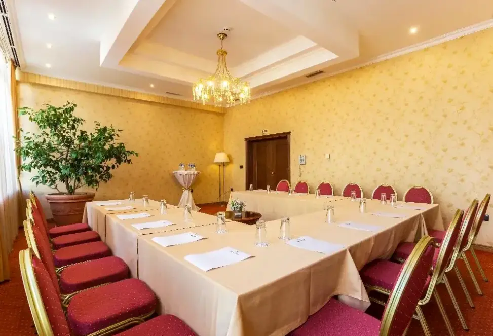 Restauracja i jedzenie w hotelu Romance Splendid (St. Konstantin i Elena)