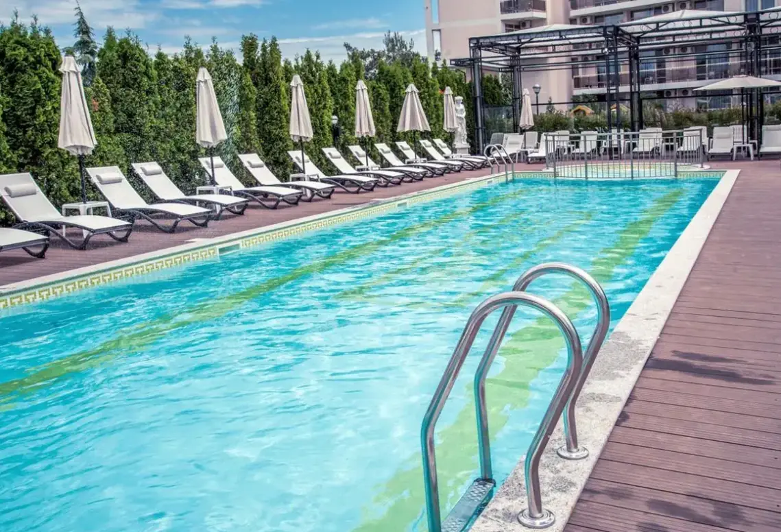 Basen w hotelu Rome Palace