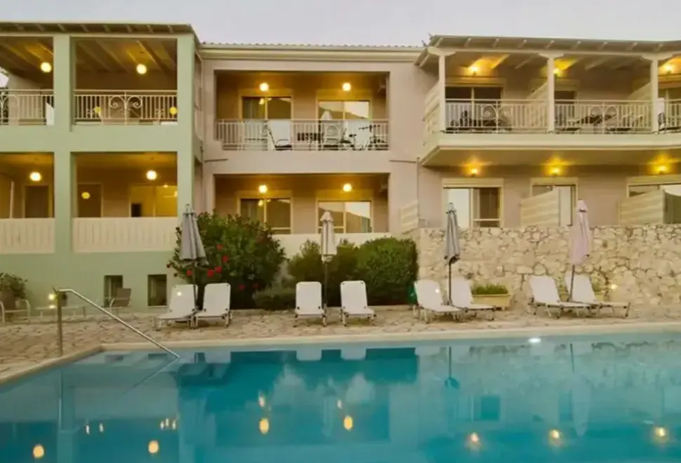 Basen w hotelu Rouda Village
