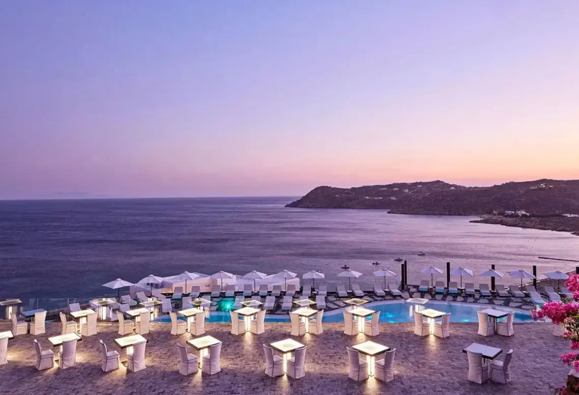 Basen w hotelu Royal Myconian (ex. Myconian Royal Thalasso Resort & Spa)