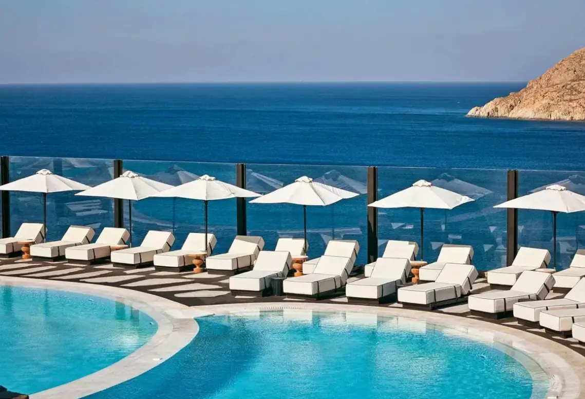 Basen w hotelu Royal Myconian (ex. Myconian Royal Thalasso Resort & Spa)