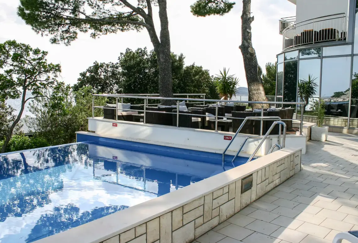 Basen w hotelu Royal Neptun (Dubrovnik)