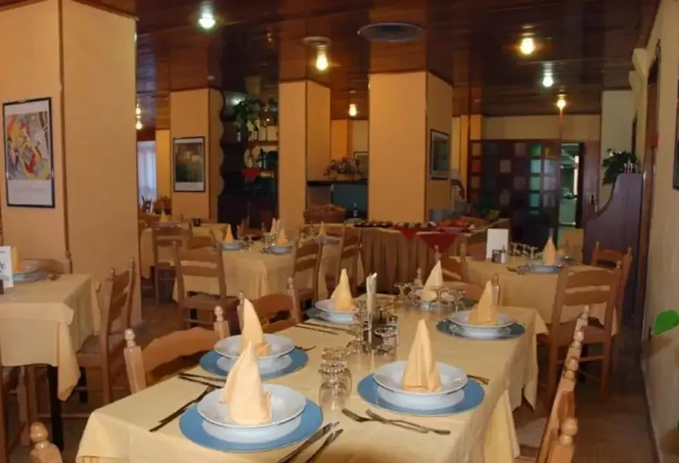 Restauracja i jedzenie w hotelu San Pietro (Letojanni)