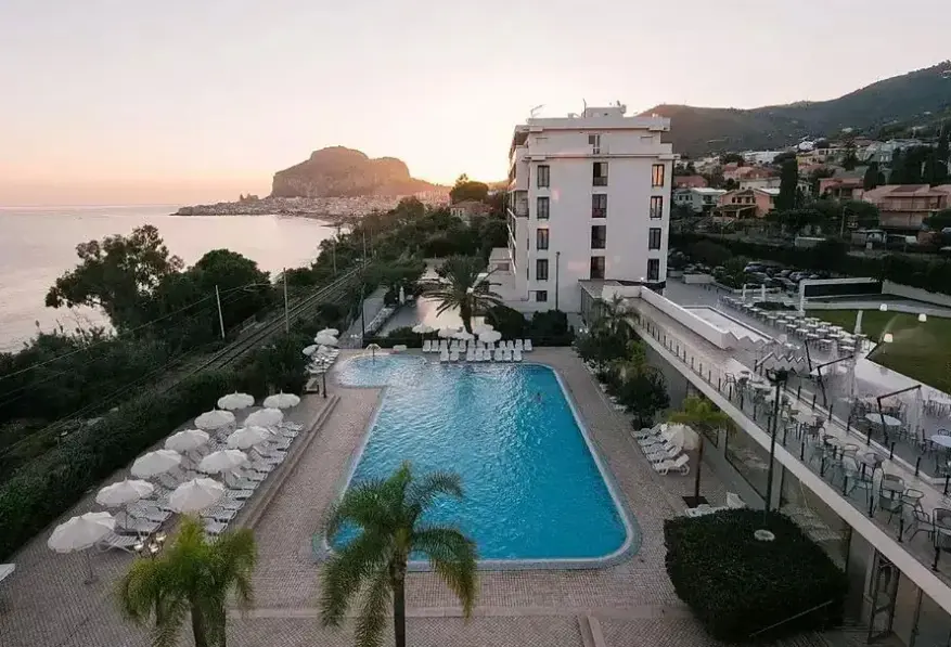Basen w hotelu Santa Lucia le Sabbie D'oro