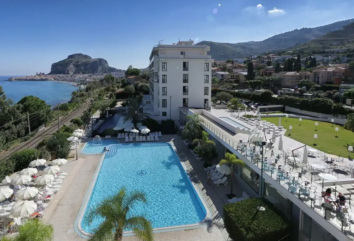 Basen w hotelu Santa Lucia le Sabbie D'oro