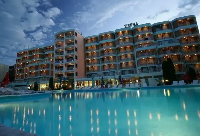 Basen w hotelu Sirena (Sunny Beach)