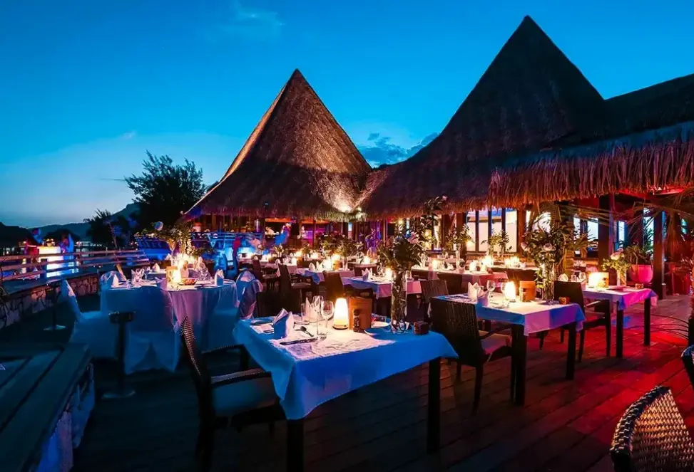 Restauracja i jedzenie w hotelu Sofitel Moorea Kia Ora Beach Resort