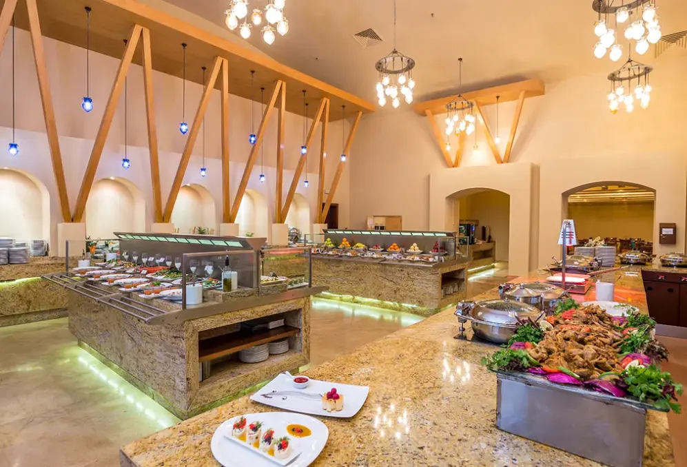 Restauracja i jedzenie w hotelu Steigenberger Golf Resort