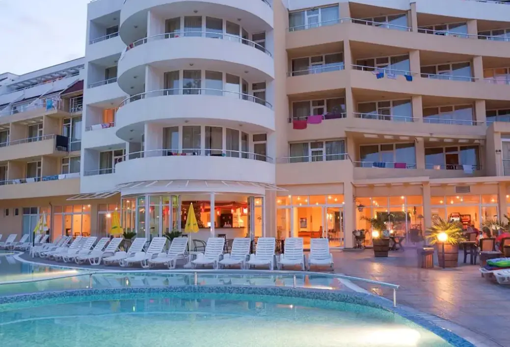 Basen w hotelu Sun Palace (Sunny Beach)