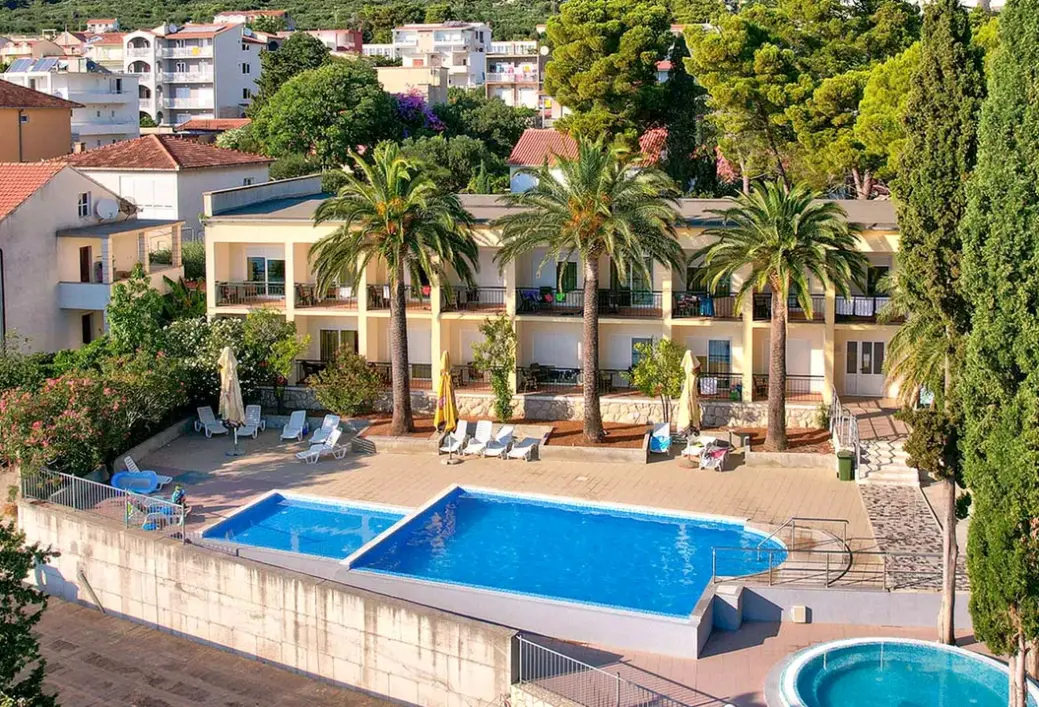 Basen w hotelu Sunce (Gradac)