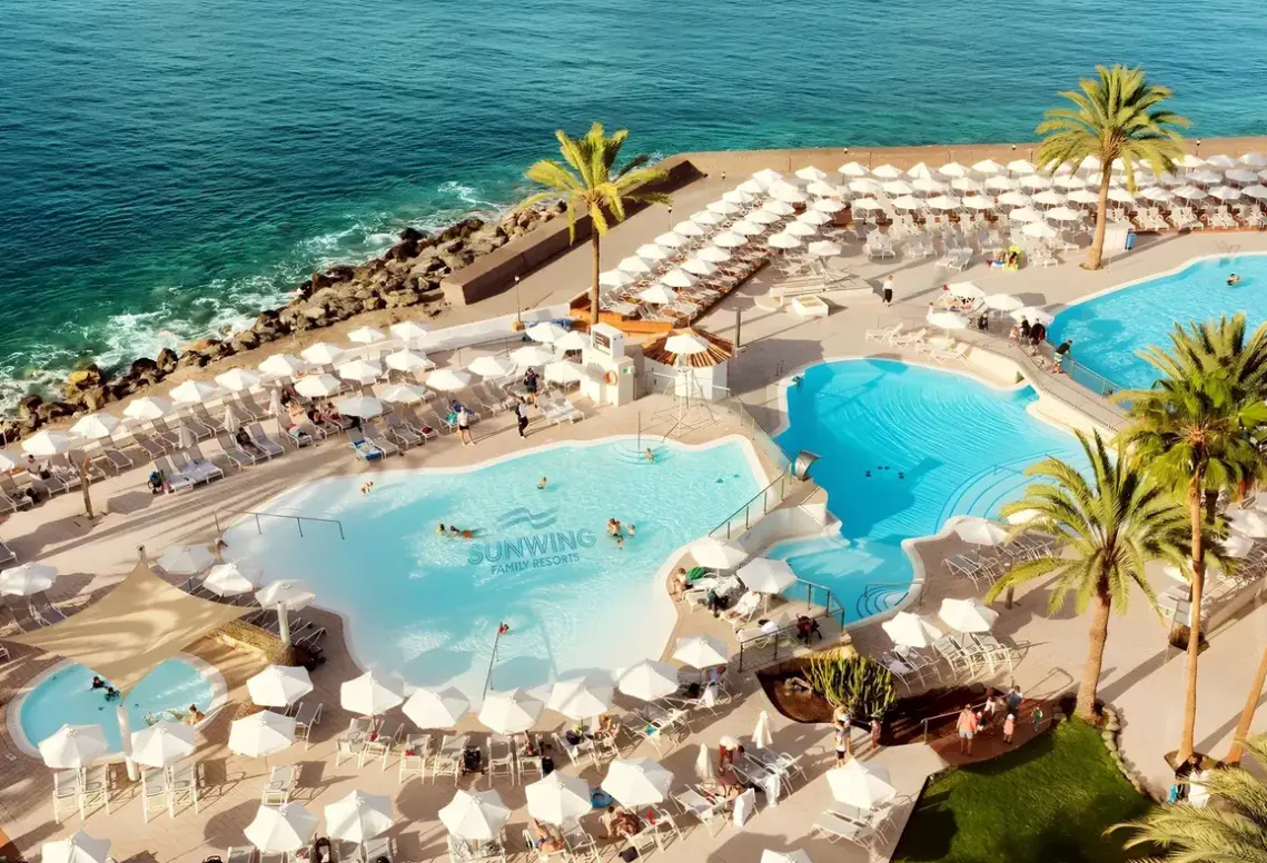 Basen w hotelu Sunwing Seafront