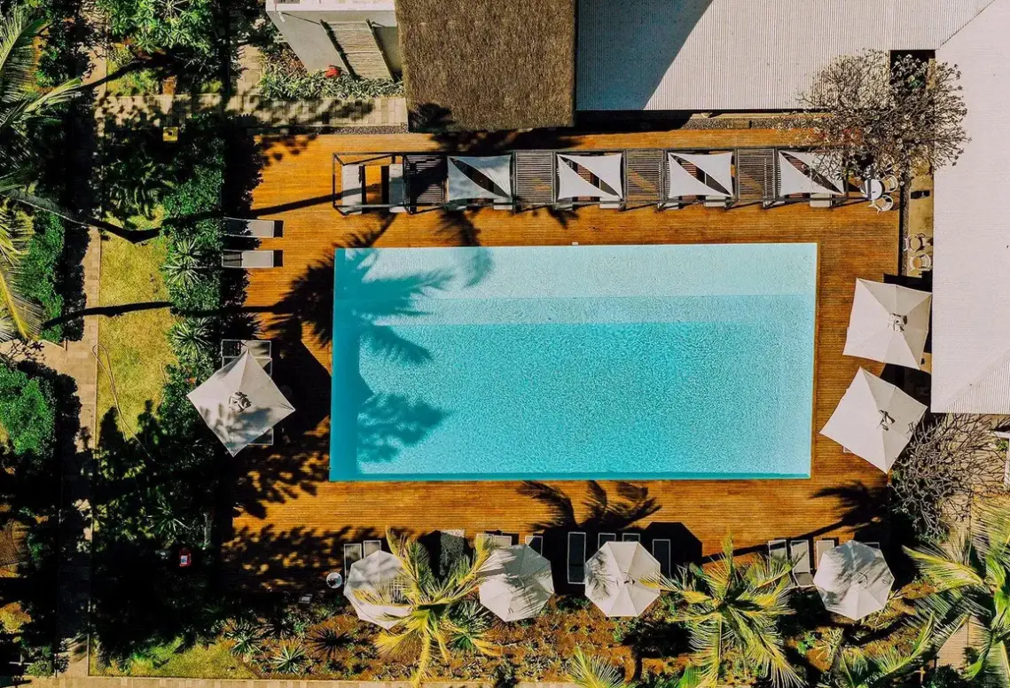 Basen w hotelu Tamarin by Veranda Resorts