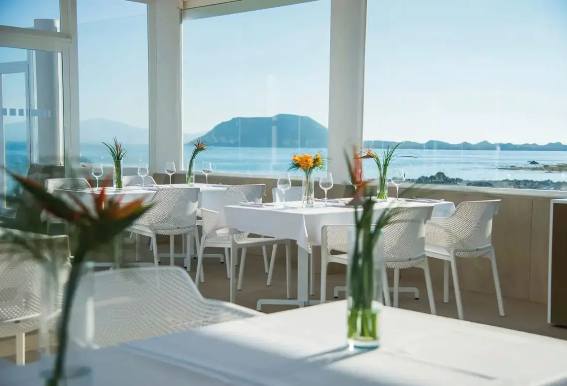 Restauracja i jedzenie w hotelu Tao Caleta Mar