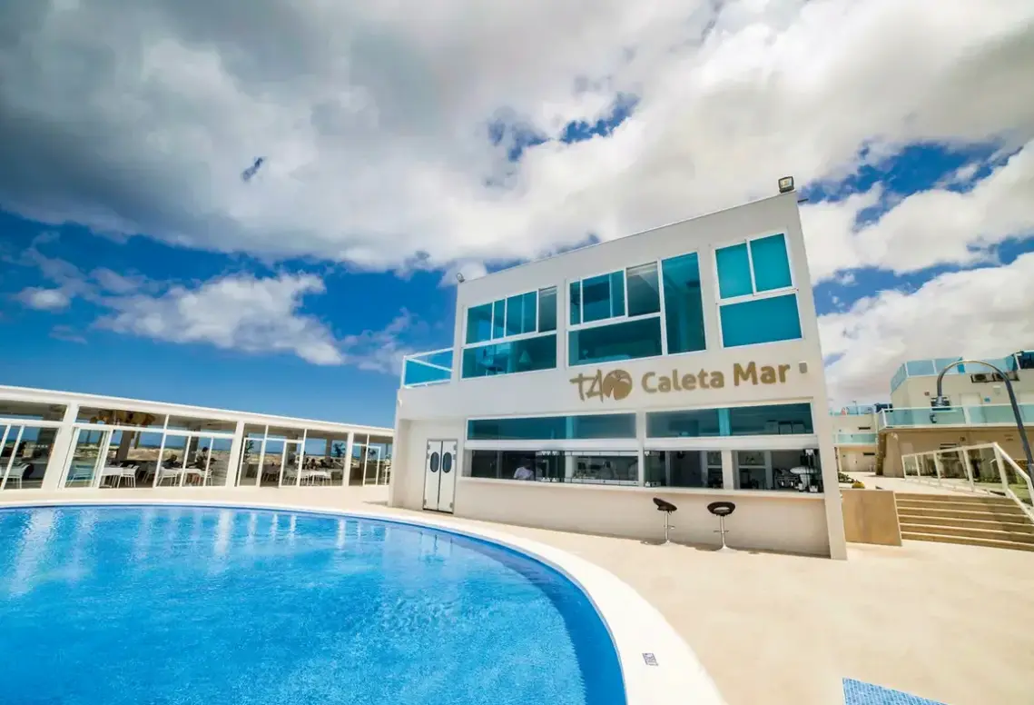 Basen w hotelu Tao Caleta Mar