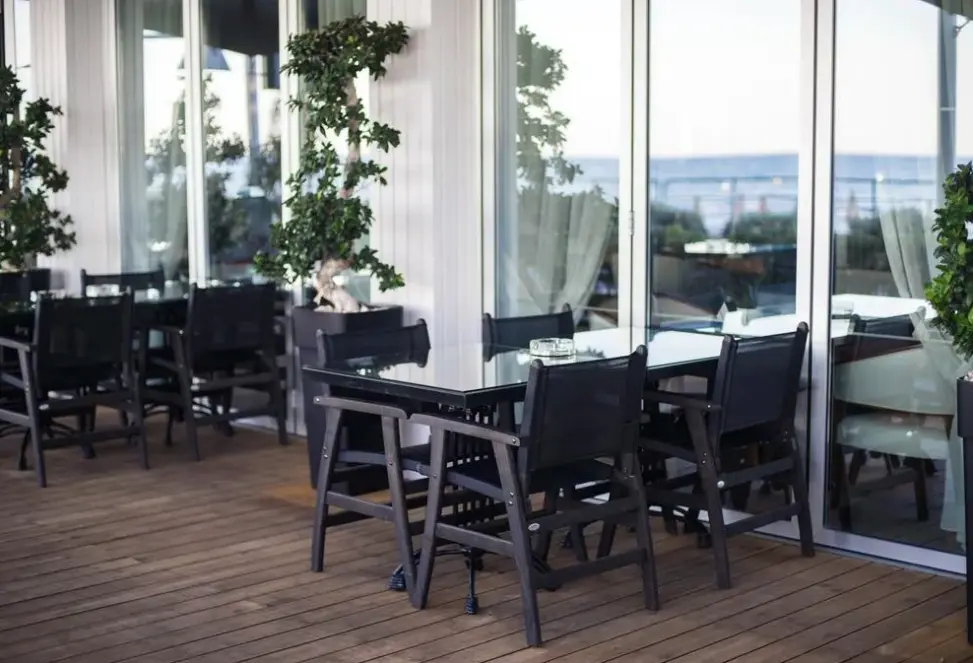 Restauracja i jedzenie w hotelu The Ciao Stelio Deluxe